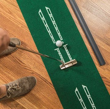 golfer putting on indoor green